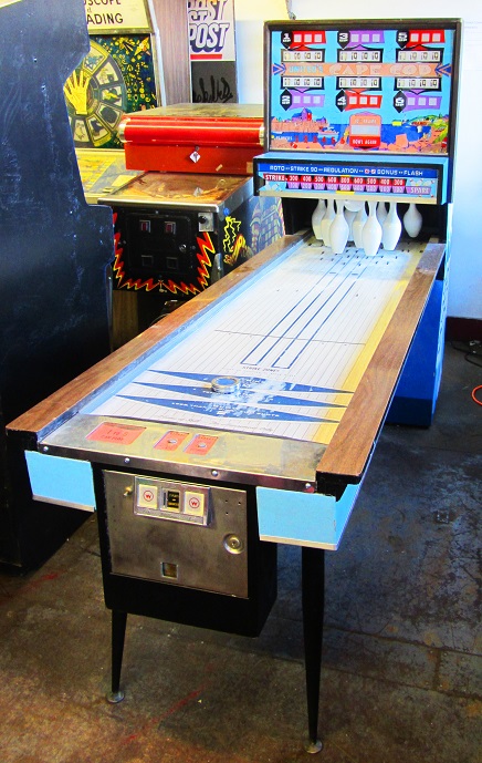 electronic shuffleboard bowling table