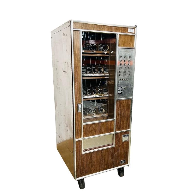 1970s-vending-machine-prop-2